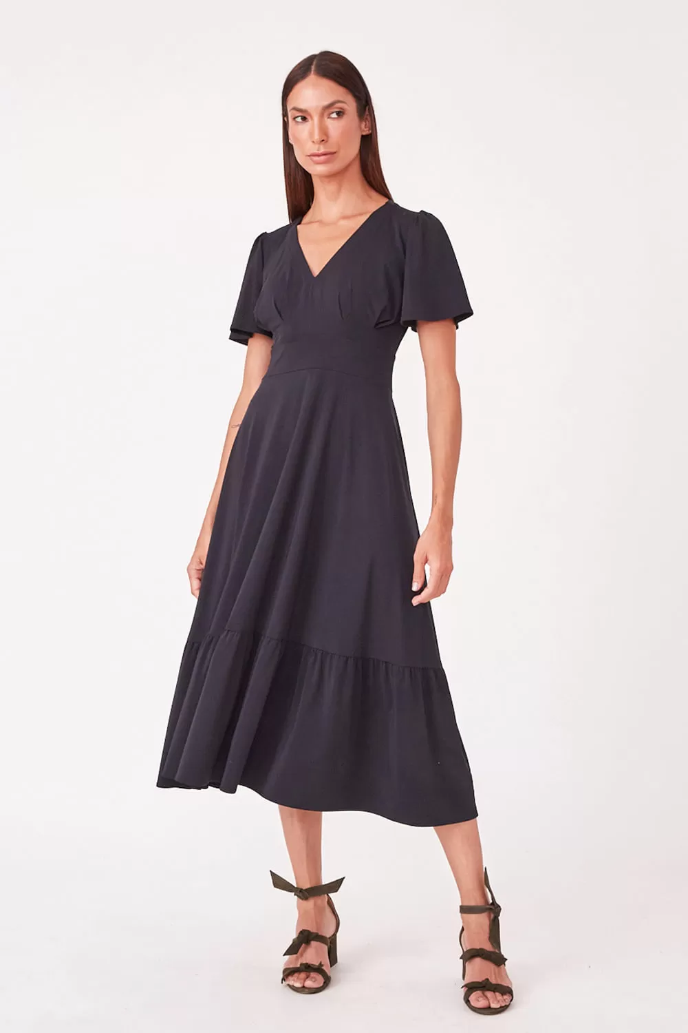 Hidrogênio - VESTIDO FLUITY MIDI COM PALA E PREGAS E BABADO PRETO - 19607001