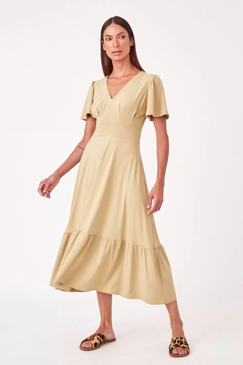 Hidrogênio - VESTIDO FLUITY MIDI COM PALA E PREGAS E BABADO VERDE CANA - 19607479