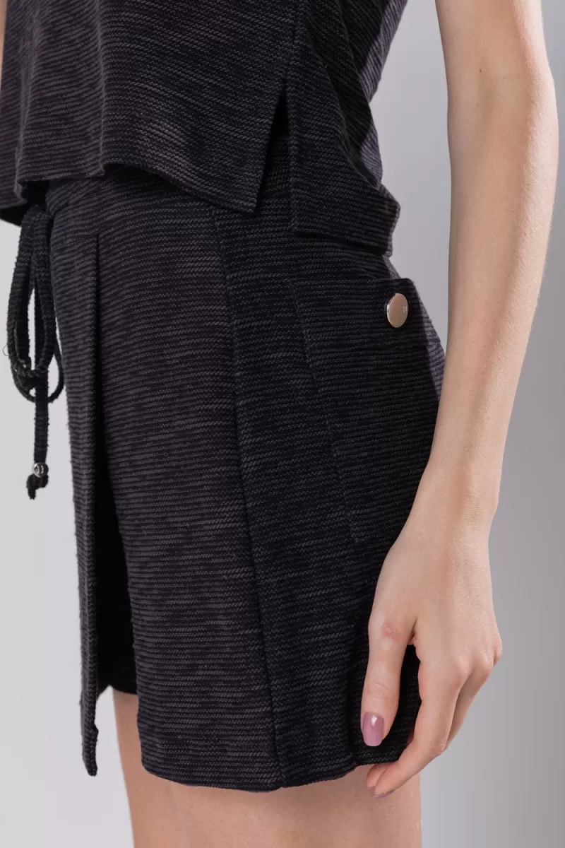 Hidrogênio - BLACK SKIRT SHORTS WITH CHANNELS - 19808001