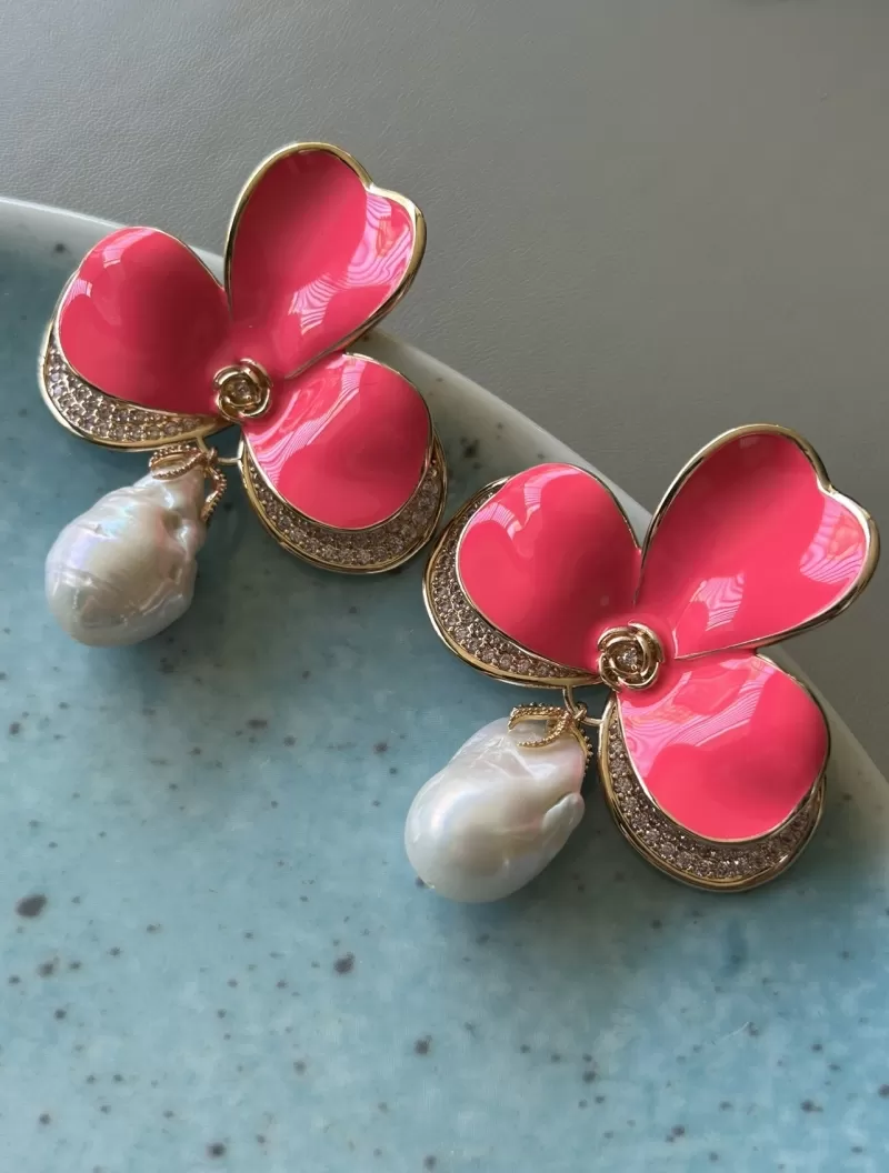 Mikabe - Brinco Orquídea Esmaltado Pink Pérola Barroca - MK1664