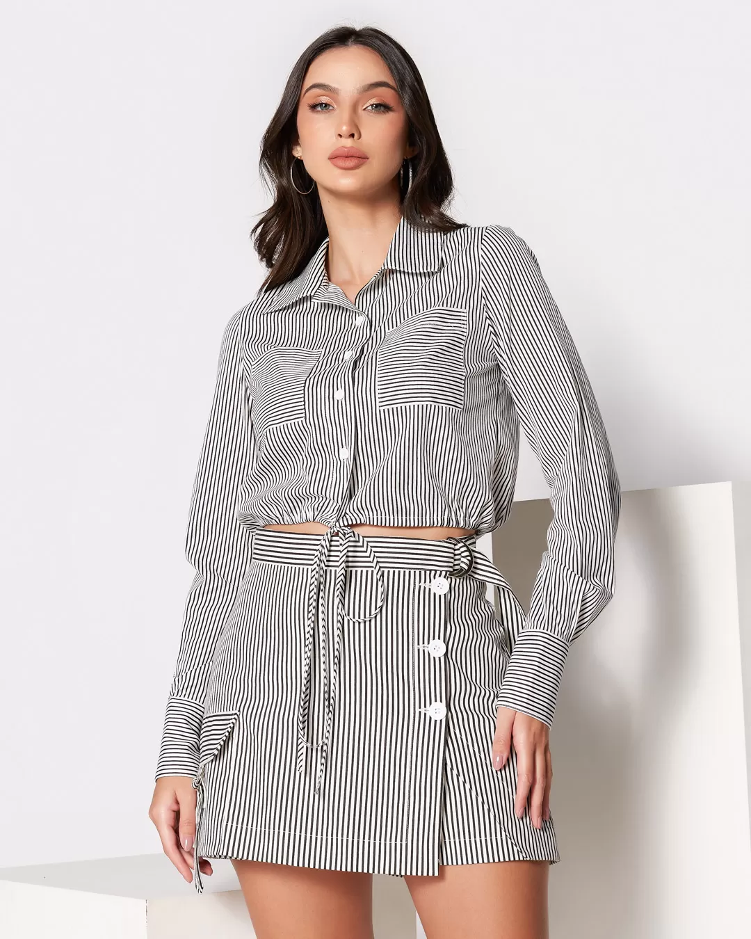 Miss Misses - Camisa Miss Misses Cropped Listrado Com Bolso Preto - 54090PRETO