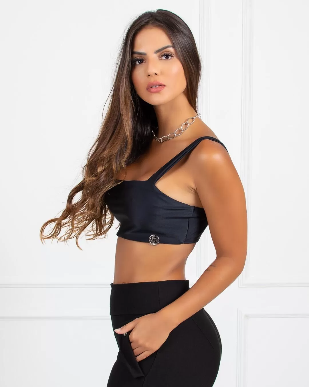 Miss Misses - Top Cropped Miss Misses com Decote Reto Preto - 18406PRETO