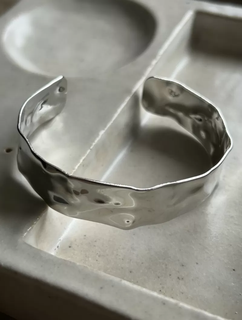 Mikabe - Bracelete Martelado Ródio Branco - MK1739