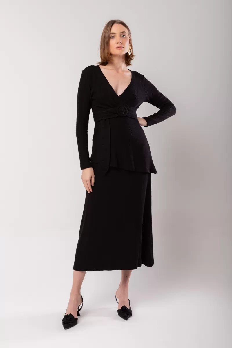 Hidrogênio - CONJUNTO SAIA EVASE MIDI E BLUSA COM CINTO PRETO - 20015001