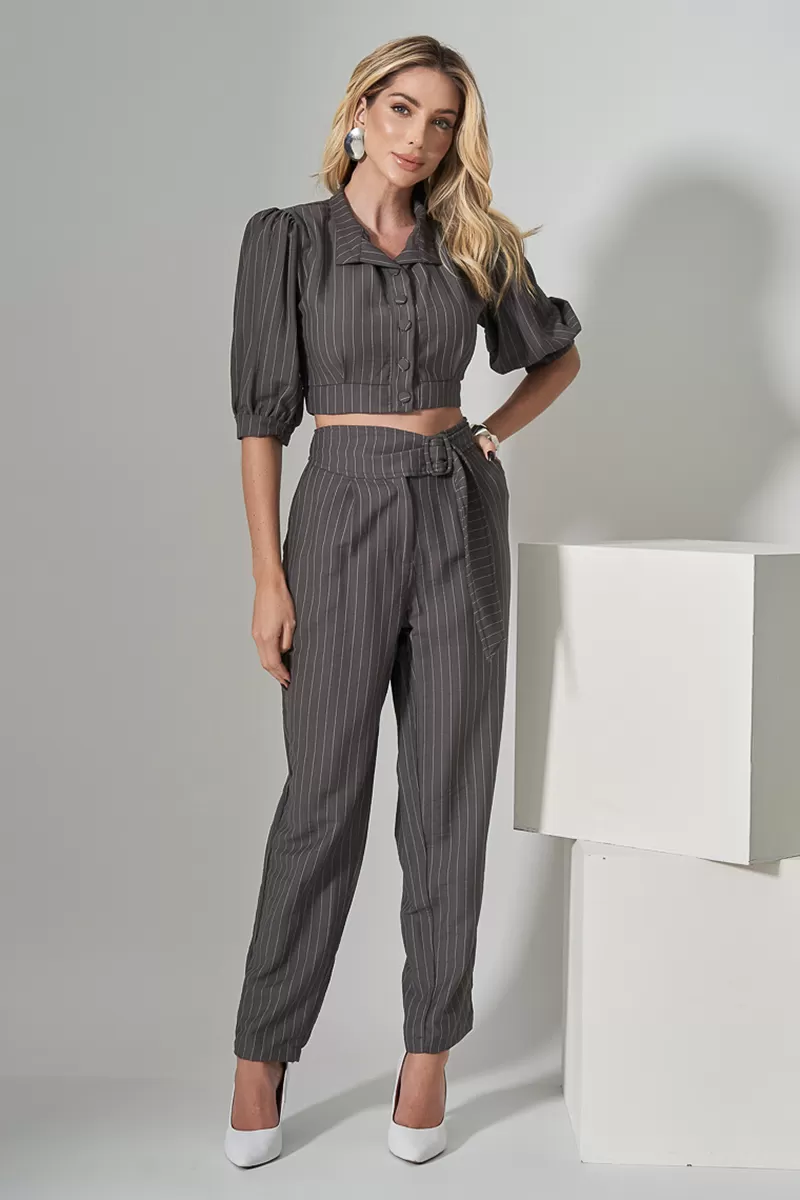 Miss Misses - Conjunto Miss Misses Cropped e Calça Risca de Giz Chumbo - 80528CHUMBO