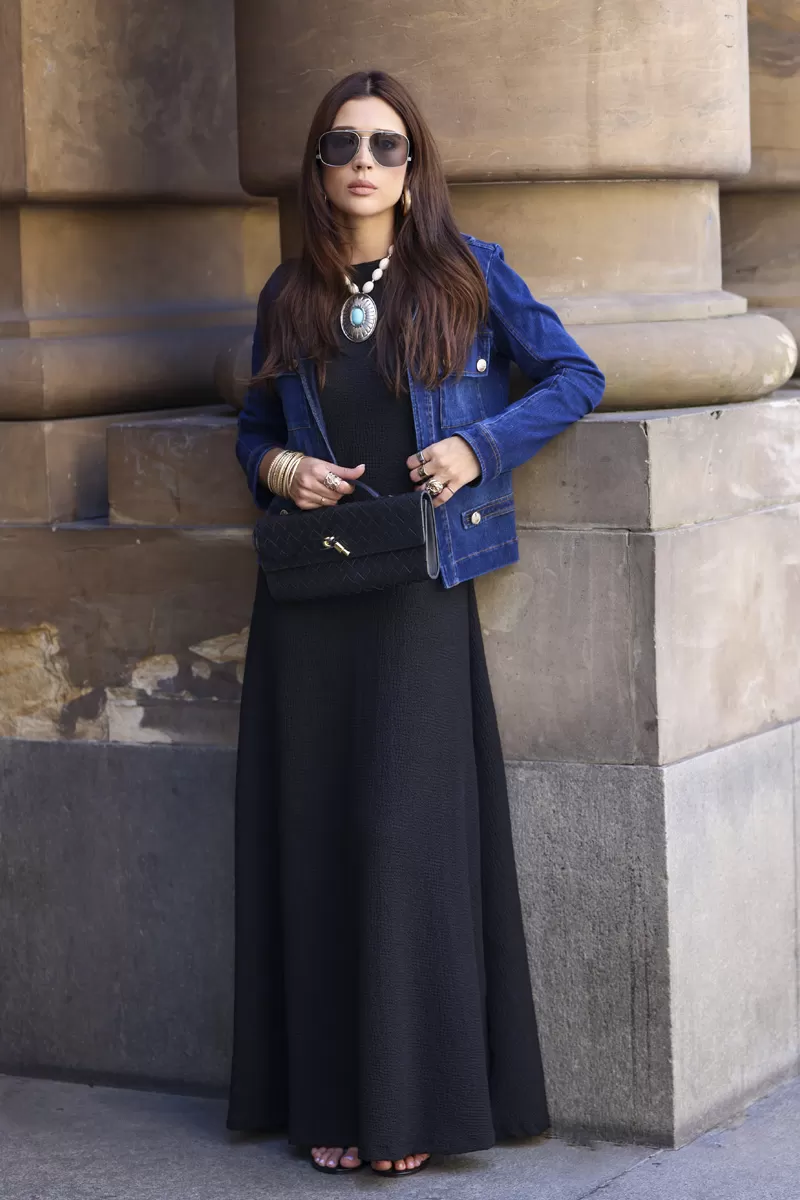 Hidrogênio - VESTIDO MIDI C/ RECORTES EVASE PRETO - 20432001