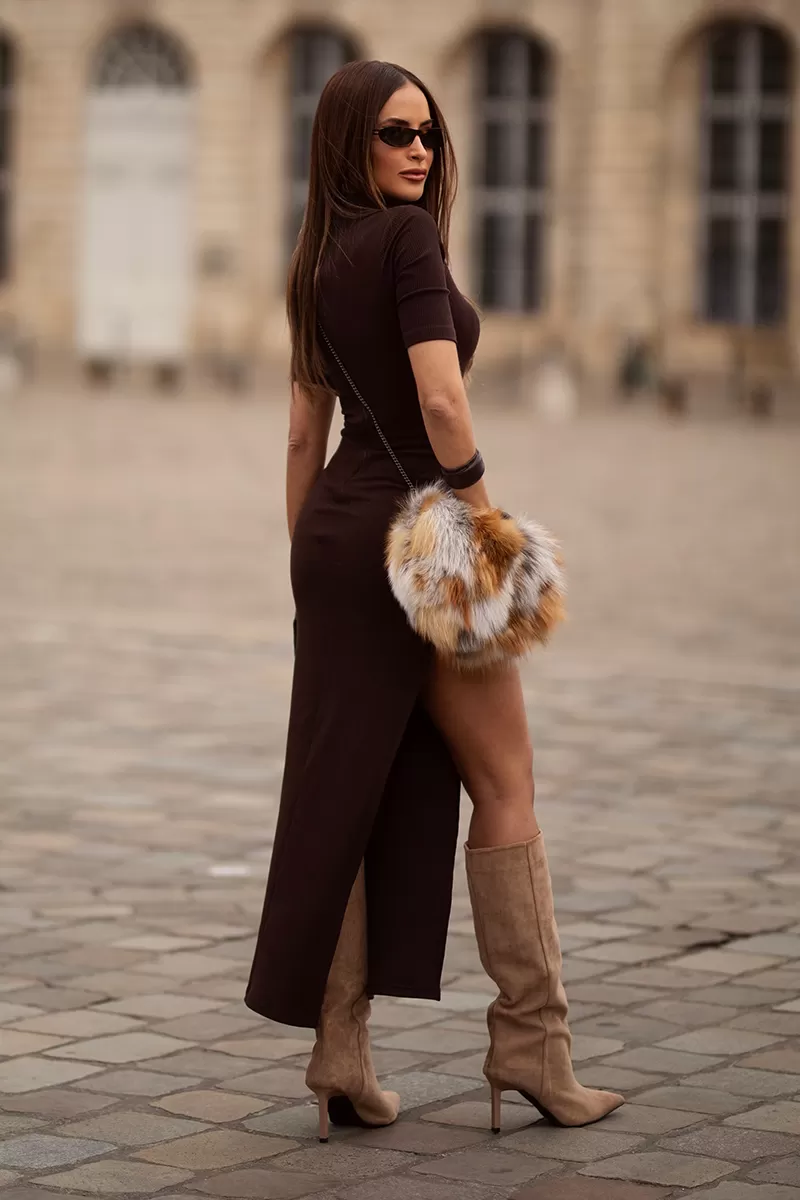 Dot Clothing - Vestido Longo Dot Clothing Canelado Com Fenda Marrom - 2700MARROM