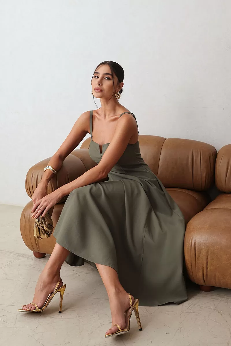 Miss Misses - Carol Dress with V-Neckline and Straps in Moss Green - 54546038