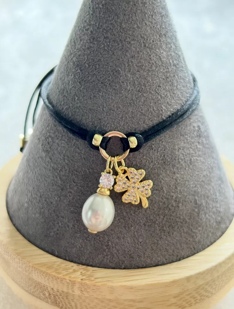 Mikabe - Pulseira Trevo e Pérola Cetim Preta - MK2055