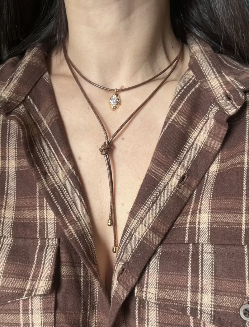 Mikabe - Colar Boho Cordão Encerado Marrom com Pingente - MK2071