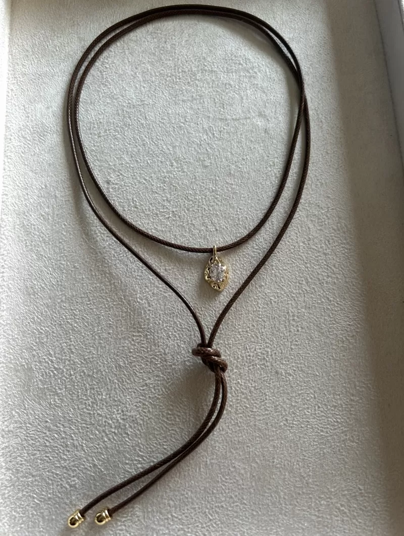 Mikabe - Colar Boho Cordão Encerado Marrom com Pingente - MK2071