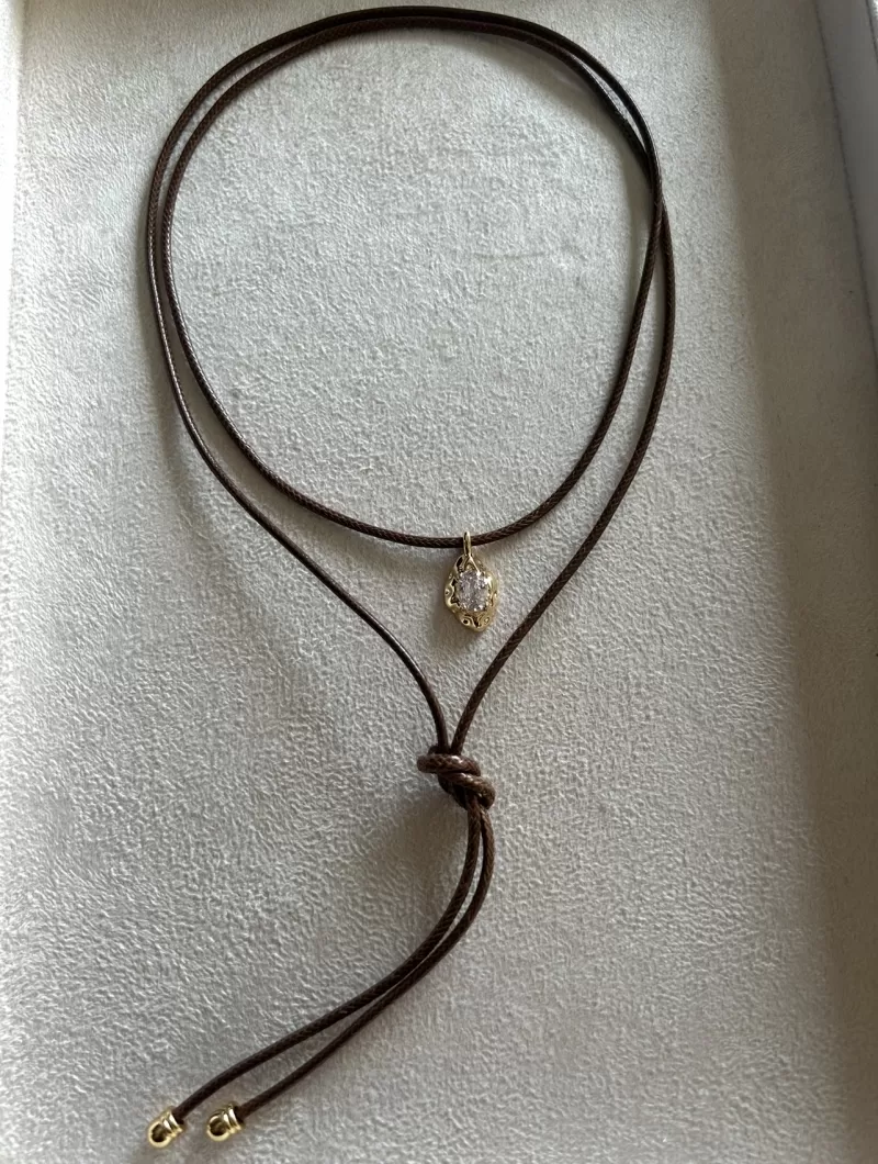 Mikabe - Colar Boho Cordão Encerado Marrom com Pingente - MK2071