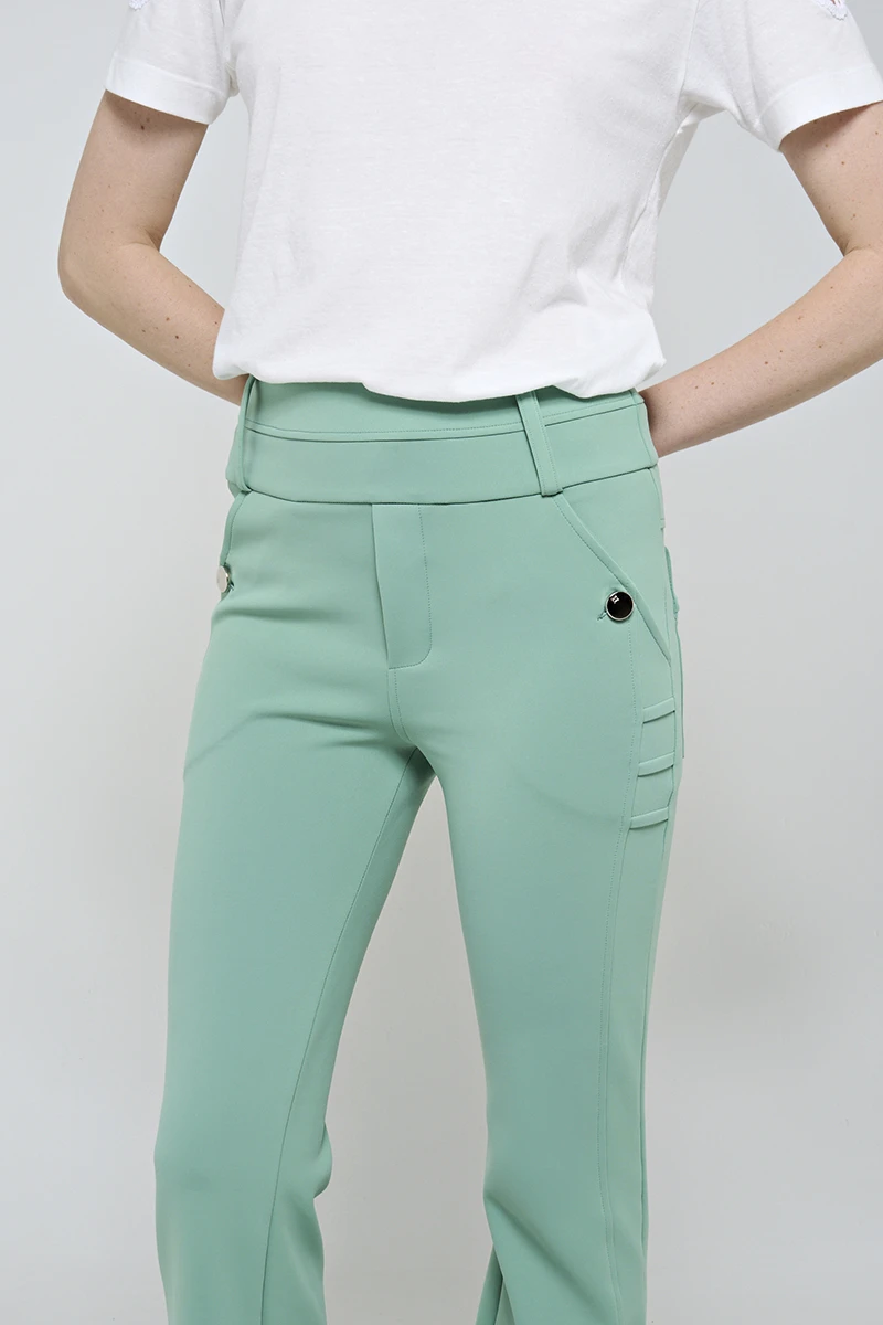 Hidrogênio - CALÇA FLARE COM BOLSOS E PREGAS ROSANA VERDE CAMPESTRE - 19481472