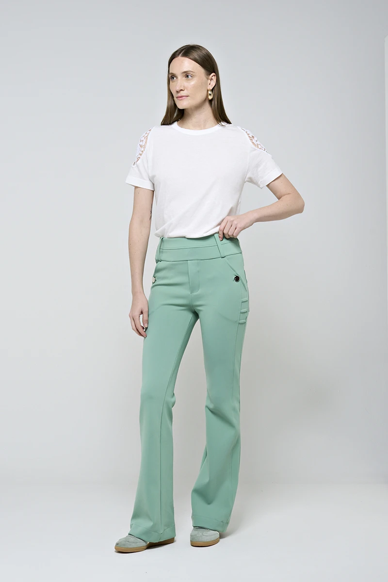 Hidrogênio - CALÇA FLARE COM BOLSOS E PREGAS ROSANA VERDE CAMPESTRE - 19481472