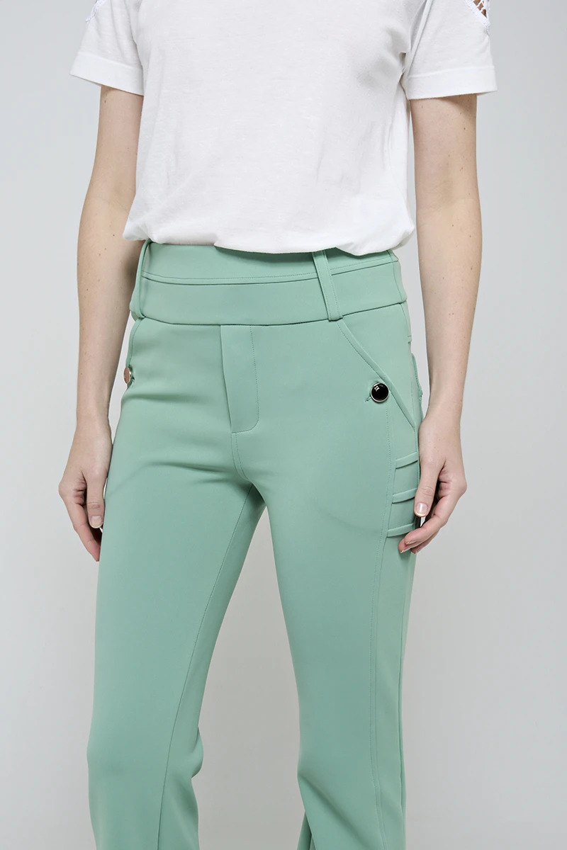 Hidrogênio - CALÇA FLARE COM BOLSOS E PREGAS ROSANA VERDE CAMPESTRE - 19481472