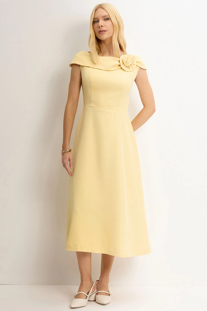 Miss Misses - Hilda Dress with Flower Detail on the Collar in Yellow - 54592003