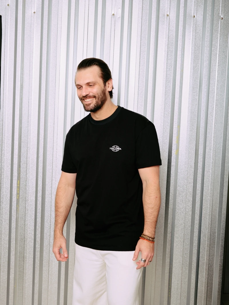 Salma - TShirt Classic Fit To Viajando Preto - SALTSHIRT8PRE