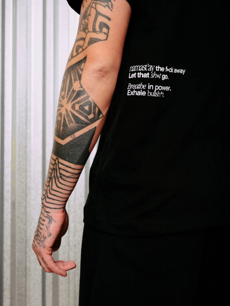 Salma - TShirt Classic Fit Namastay Preto - SALTSHIRT7PRE