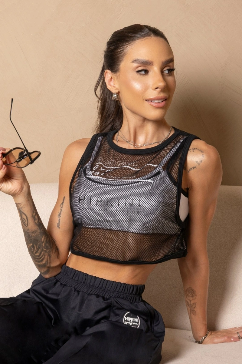 Hipkini - Blusa Wellness Preta em Arrastão Regata - 33331524
