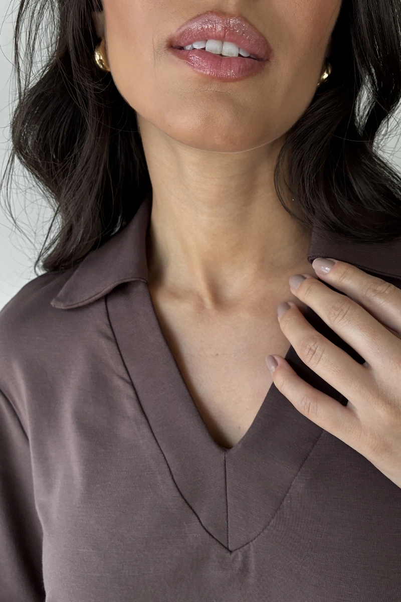 Hidrogênio - BLUSA DECOTE U COM GOLA MARROM - 20722031