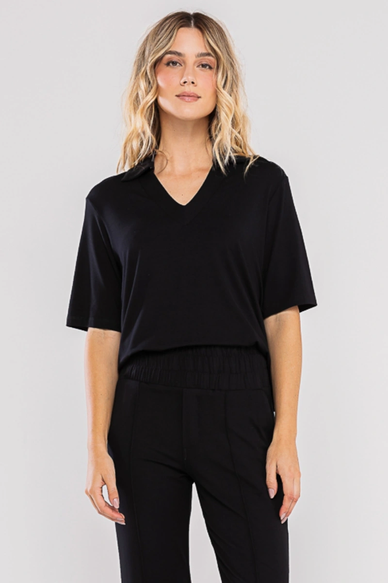 Hidrogênio - Black U-neck blouse with collar - 20722001