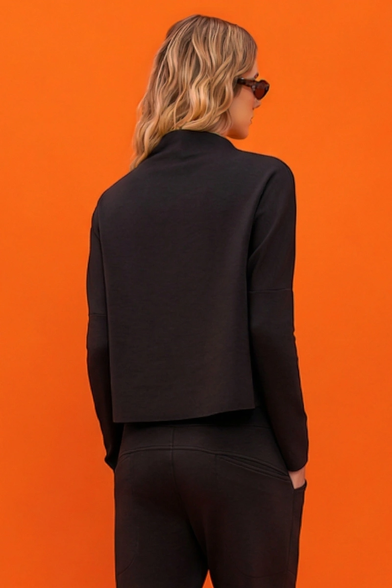 Hidrogênio - Long sleeve blouse with black A-line collar. - 20765001