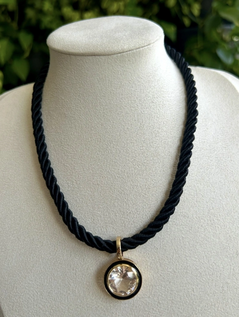 Mikabe - Colar Cordão Preto Pingente Cristal - MK2134