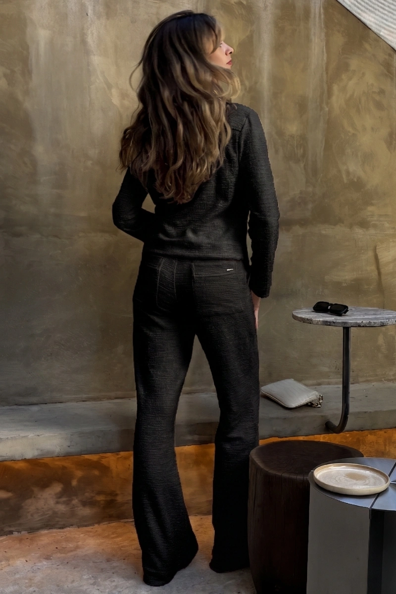 Hidrogênio - CALÇA FLARE C/ NERVURA E BOLSOS LORENA PRETO - 20716001