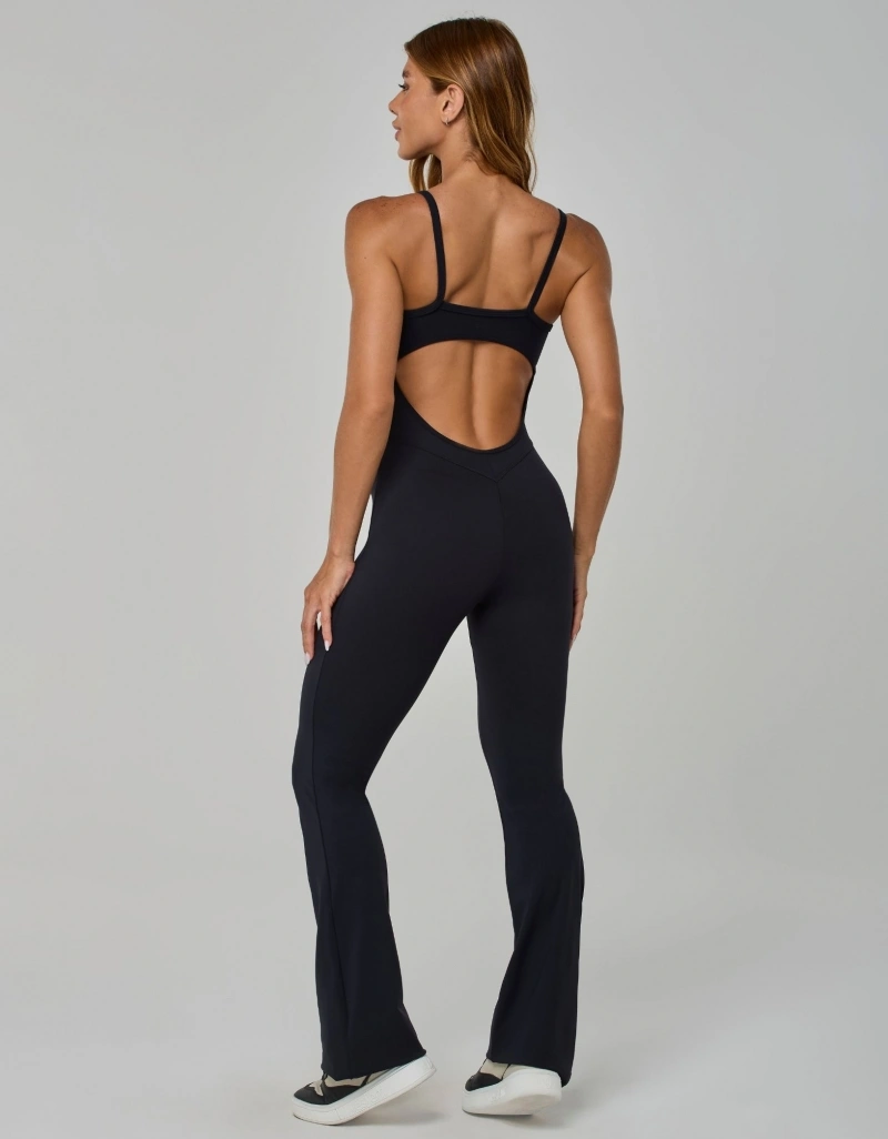 Vestem - Macacão Sleek Fit com Cut Out no Busto Preto - MAC309.I26.C0002