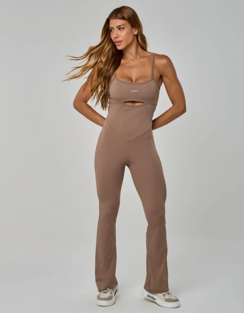 Vestem - Macacão Sleek Fit com Cut Out no Busto Marrom Castanho - MAC309.I26.C0432