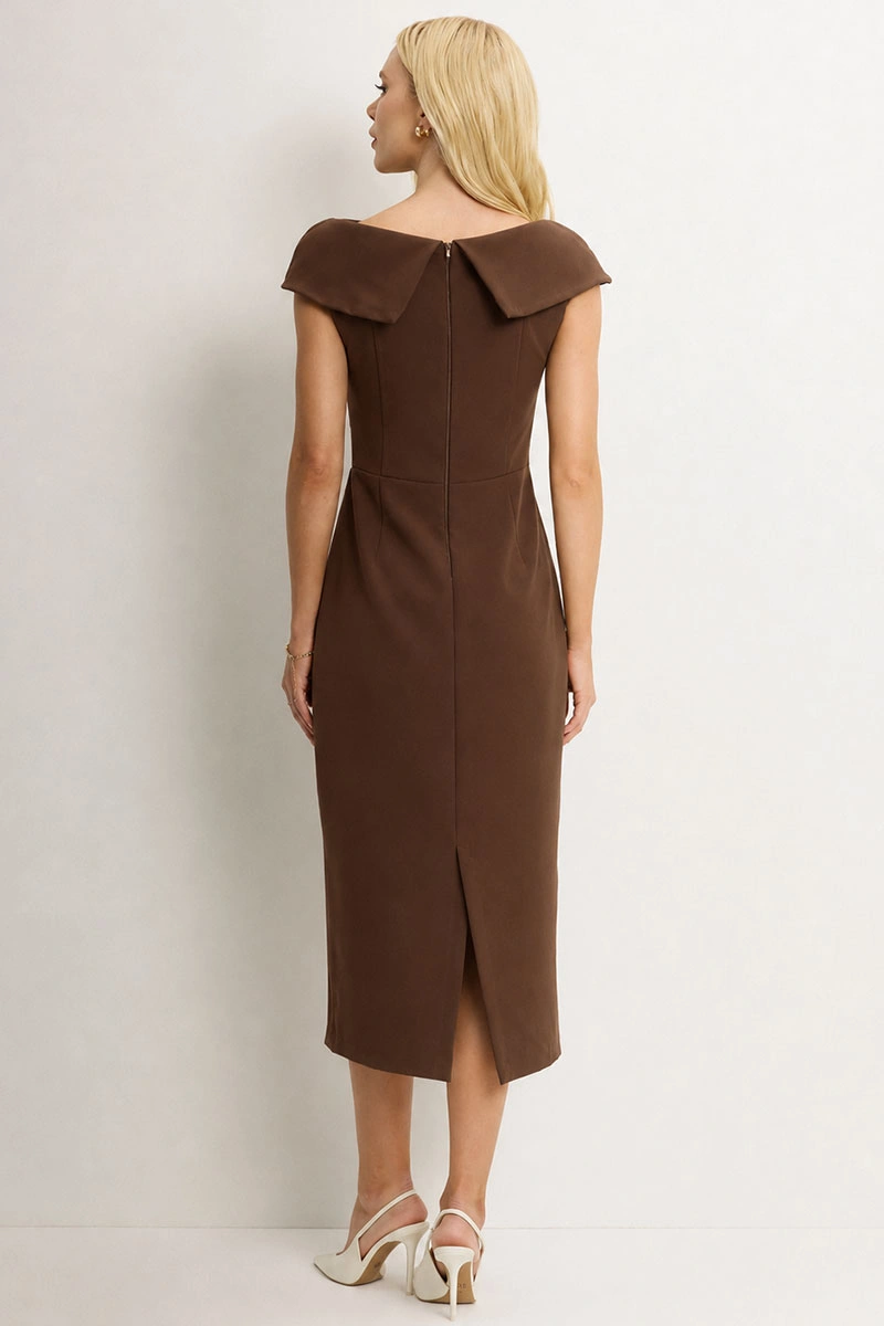 Miss Misses - Vestido Midi Leila Tubinho com Decote Canoa Marrom - 54670214
