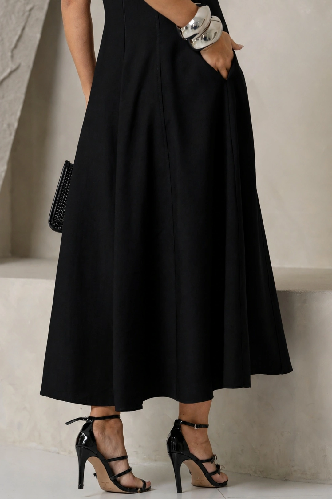 Miss Misses - Vestido Midi Madrid Rodado Regata Preto - 54827001