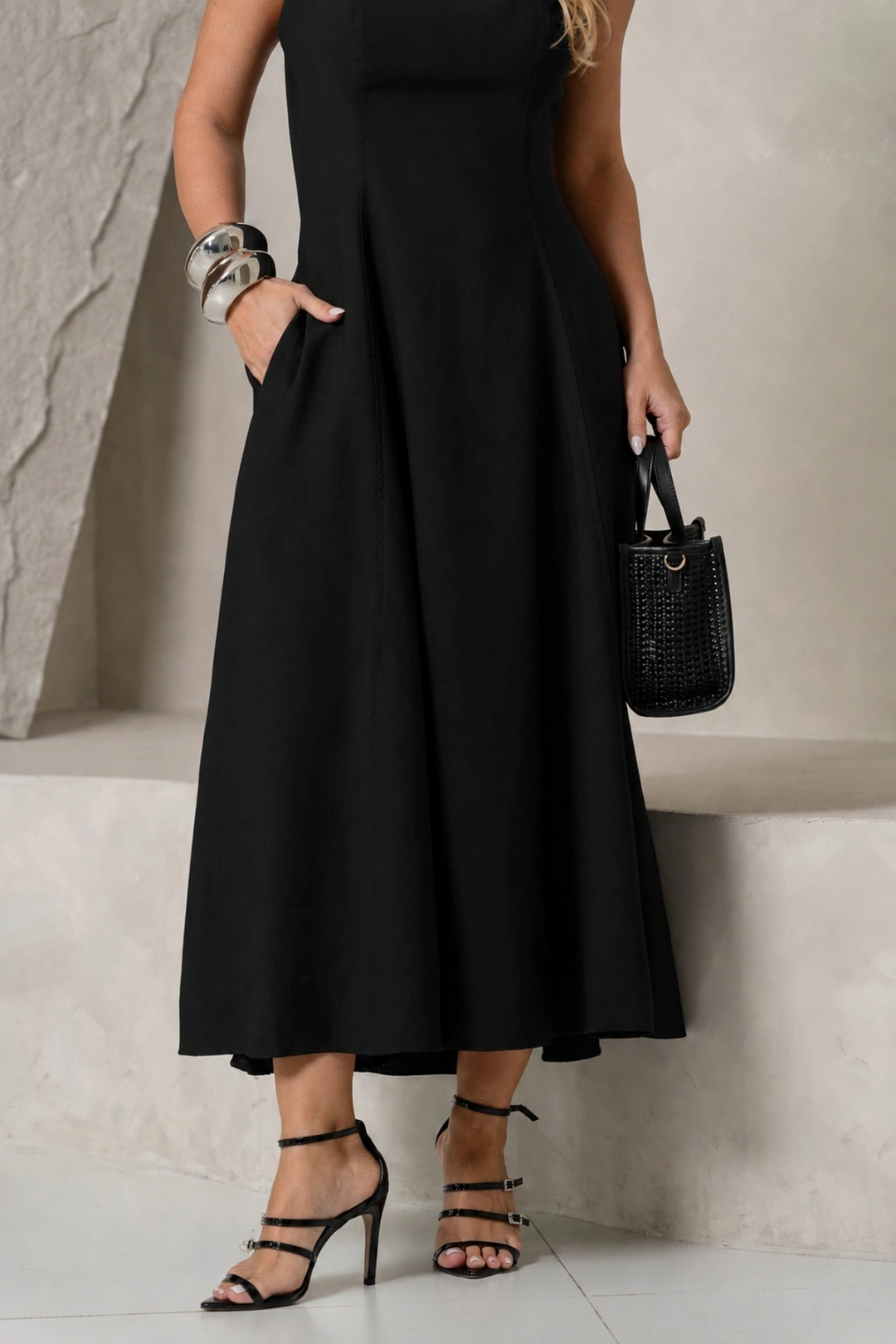 Miss Misses - Vestido Midi Madrid Rodado Regata Preto - 54827001