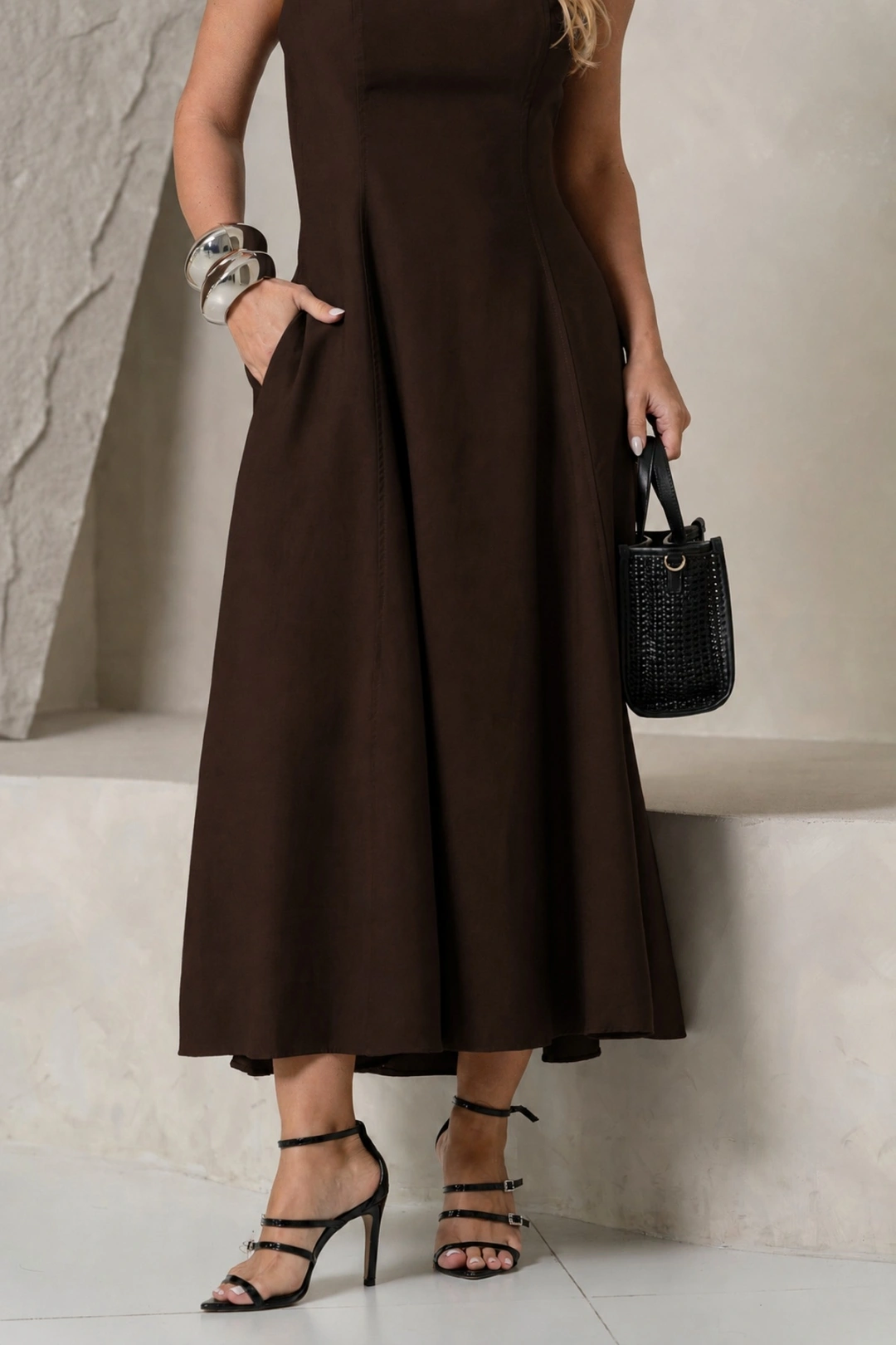 Miss Misses - Vestido Midi Madrid Rodado Regata Marrom - 54827214