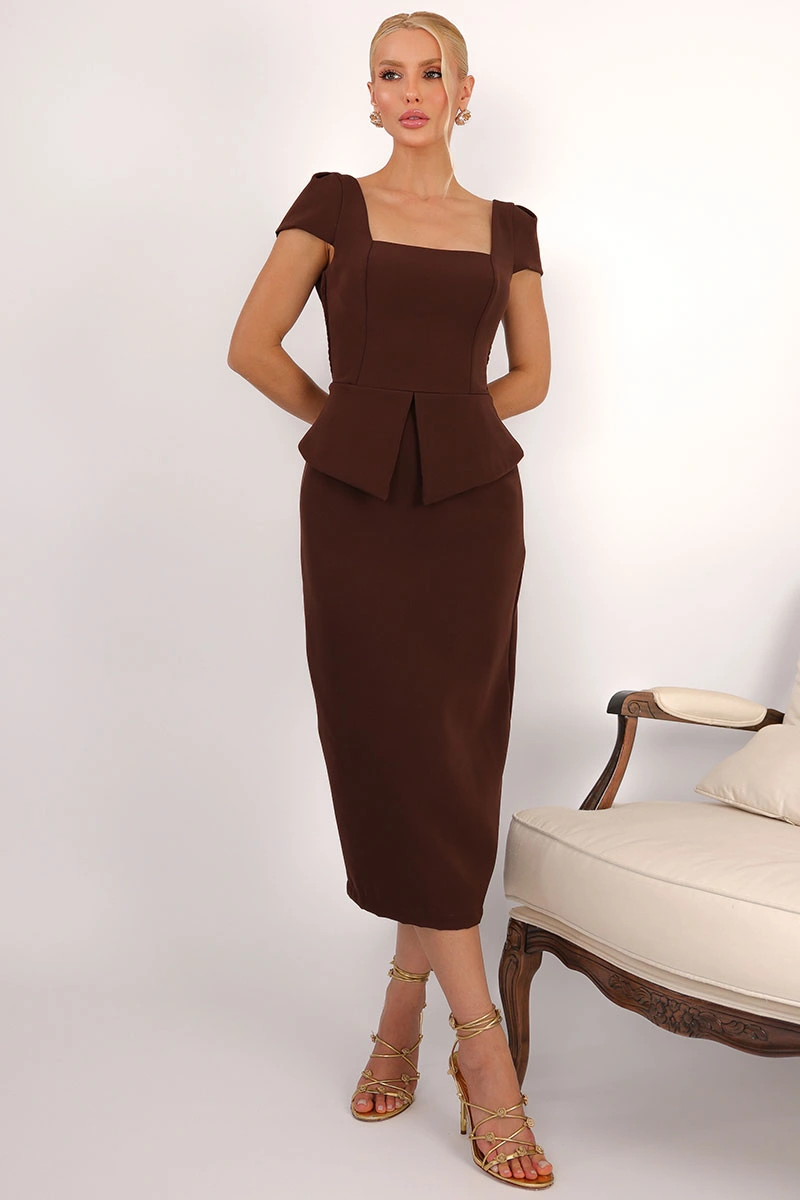 Miss Misses - Vestido Midi Mavie Tubinho Peplum Manga Curta com Lastex Marrom - 54810214