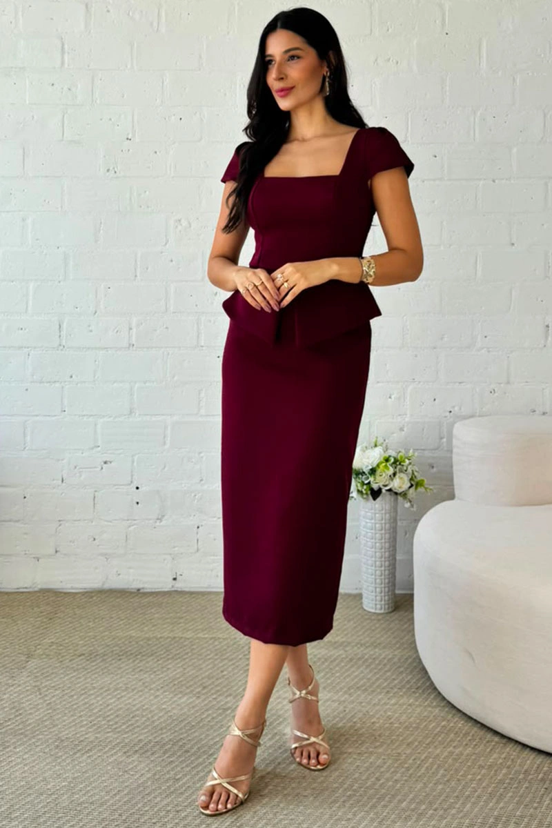 Miss Misses - Vestido Midi Mavie Tubinho Peplum Manga Curta com Lastex Vinho - 54810006