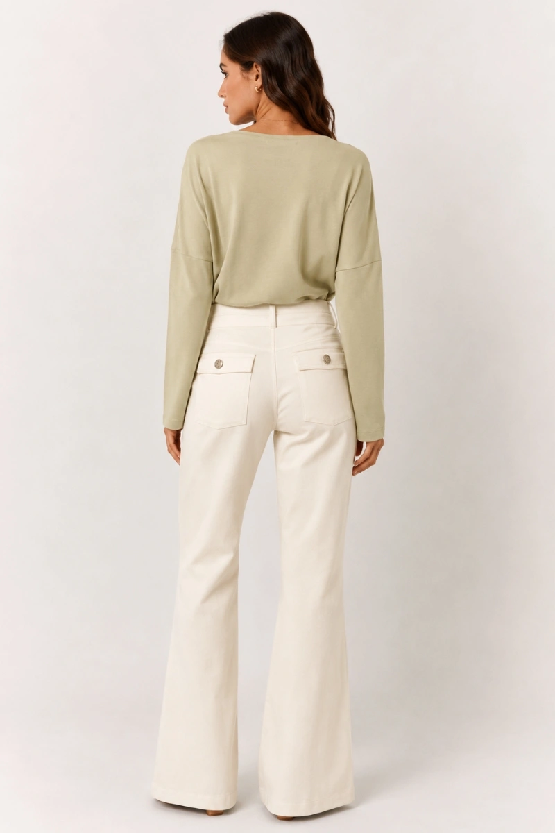 Hidrogênio - CALÇA FLARE COM LAPELAS AMORA CREME - 20359016